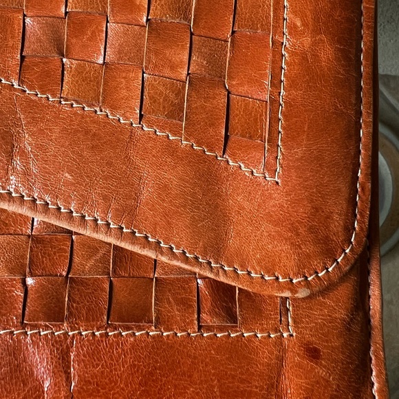Gorgeous tan genuine, leather handwoven envelope clutch bag 12”x7” - Picture 3 of 12